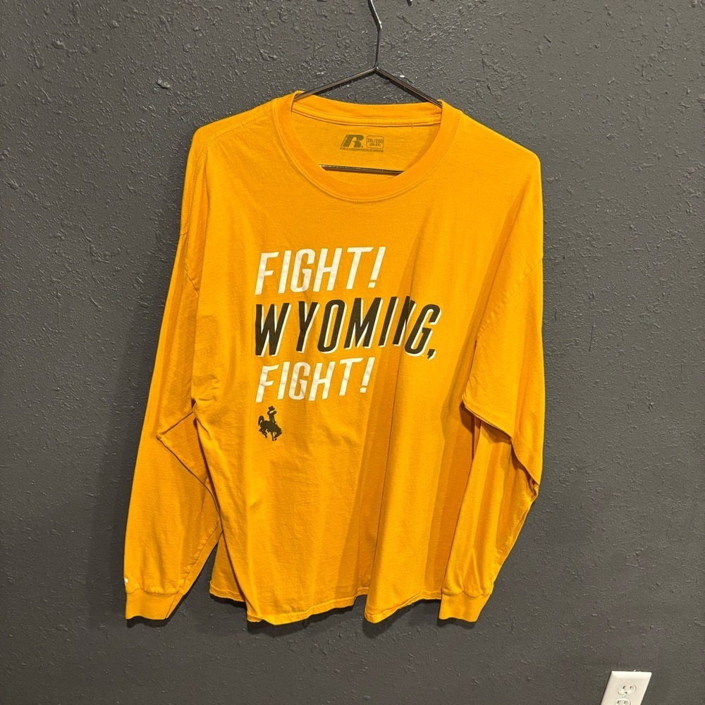 Men’s Russell Athletic University of Wyoming Long Sleeve Tee